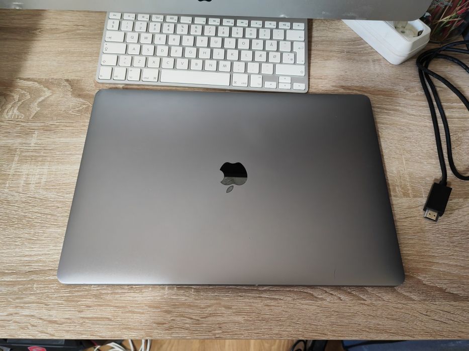 MacBook Pro 15 2017 / i7 / 16gb ram . Video dedicat  Touchbar