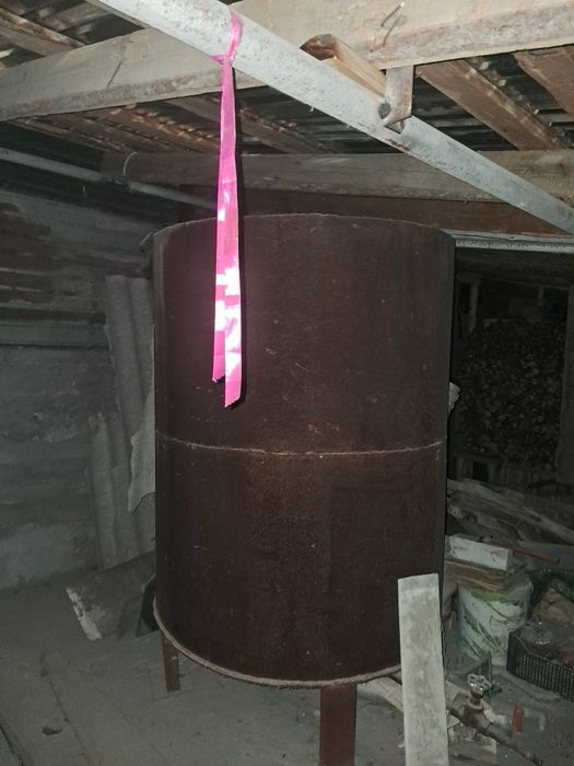 Продам двух кубовую ёмкость из черного металла