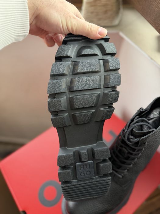 Hugo Fabyan ghete/bocanci din piele neagra marimea 41 noi originali