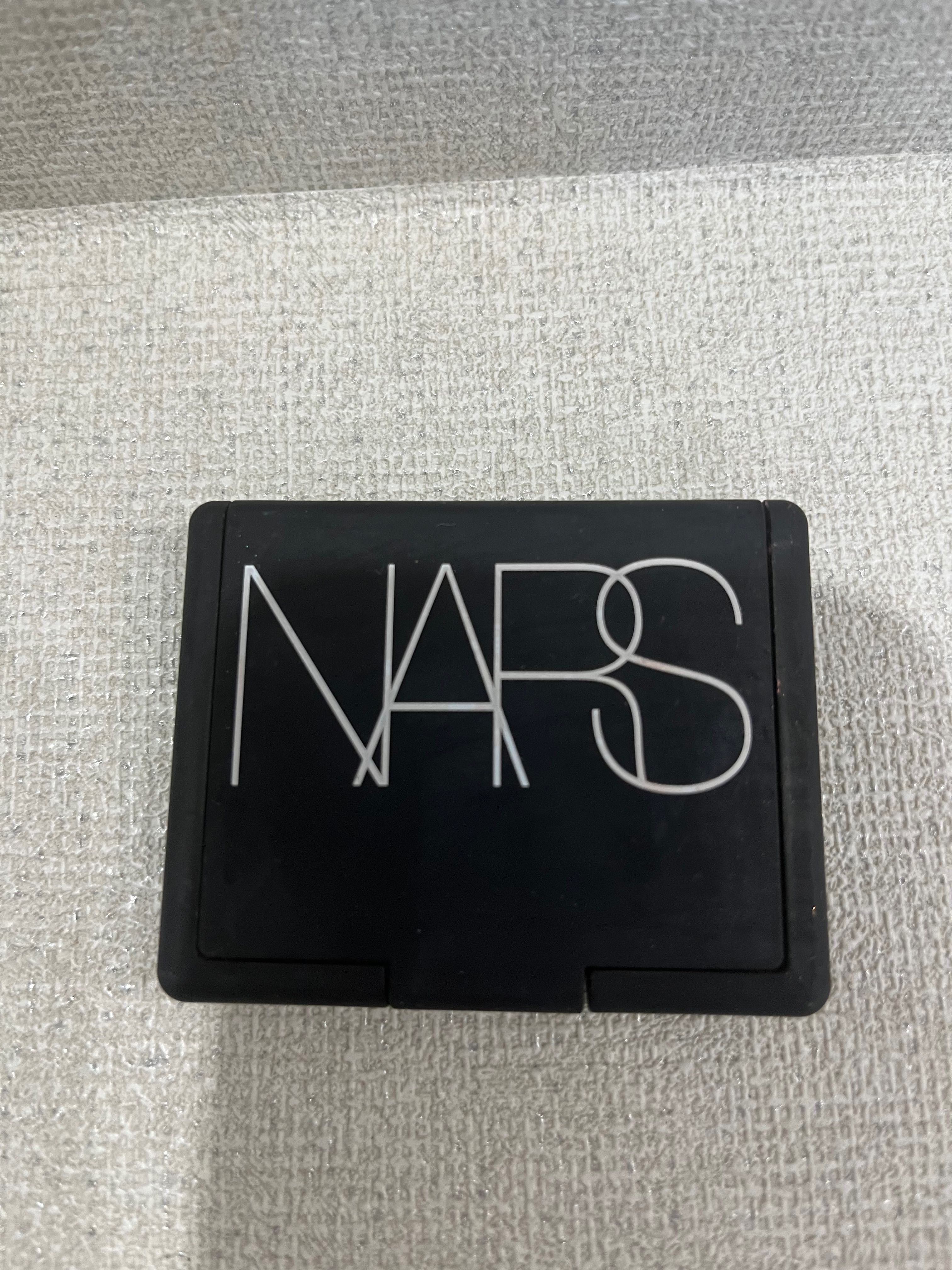 Тени Huda beauty, Румяна NARS, хайлайтер Nyx