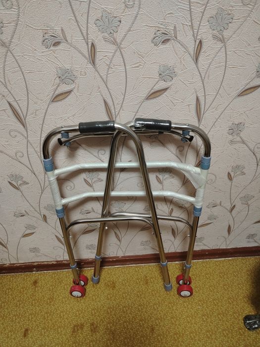 Прадаются ходунки, для взрослых,.