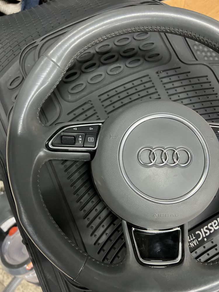 Трилъчев волан кръгъл бег пера Audi А6 А7 A8 Q7 Airbag 4h0880201 сив