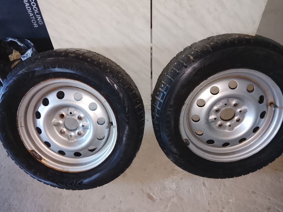 Штампы на зимней R14, резине nokian nordman 7,с шипами!два колеса!