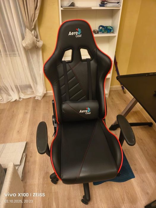Продам игровое кресло и стол