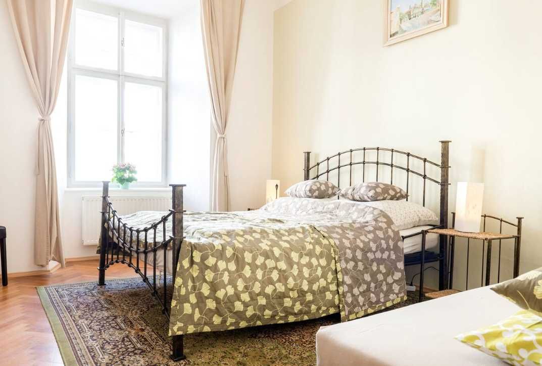 Дава се под наем Двустаен апартамент в Пловдив, Център - 72 кв.м за 306 € - Снимка #2