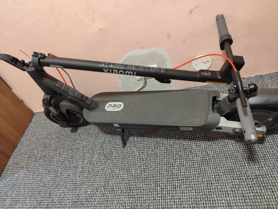 Vand urgent trotineta electrica noua Xiaomi 5 Pro