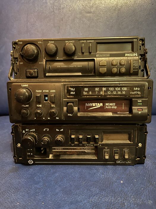 Lot radiocasetofoane auto de colecție