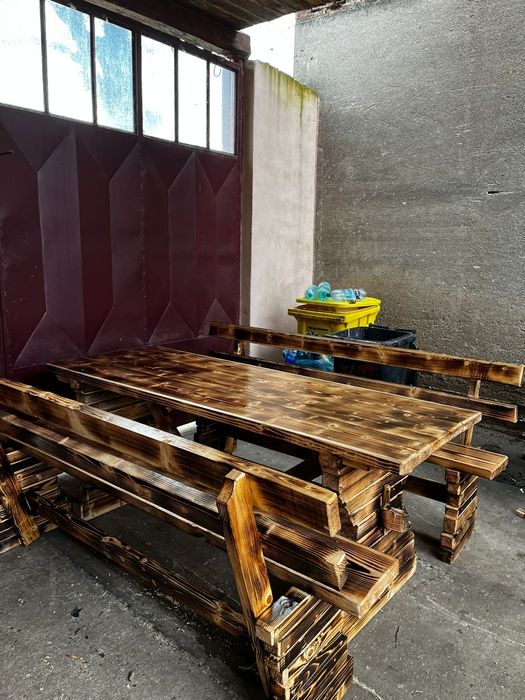 Masa și bănci rustice