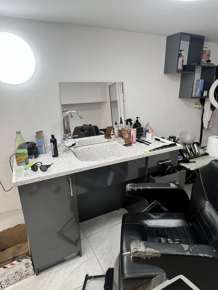 Бръснарско работно място +стол за barber shop перфектно