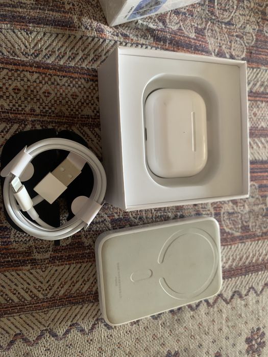 Airpods pro 2, powerbank, petlichka mikrofon