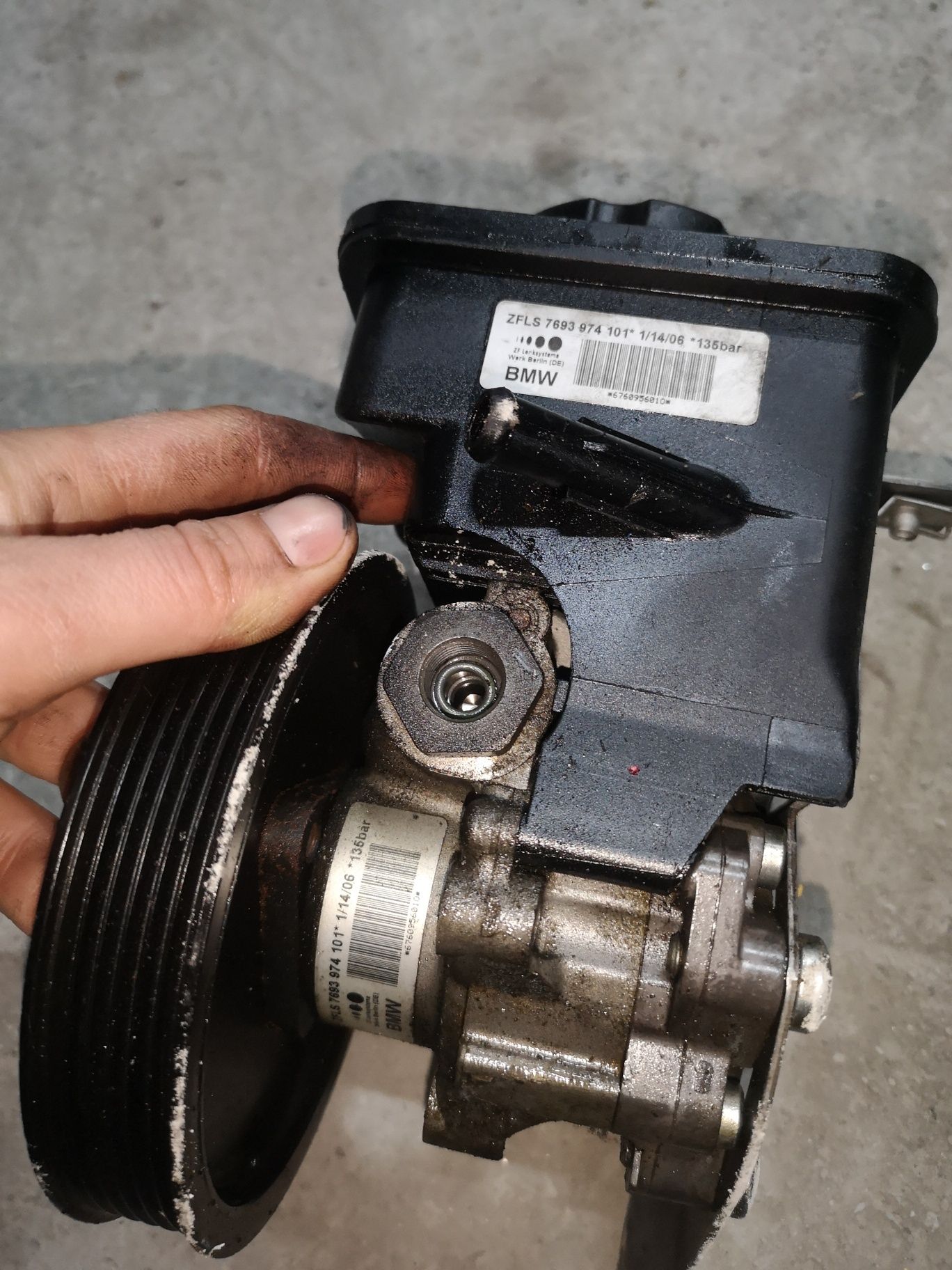 Pompa servo direcție 2.5 3.0 D bmw seria 5 e60 e61 2006