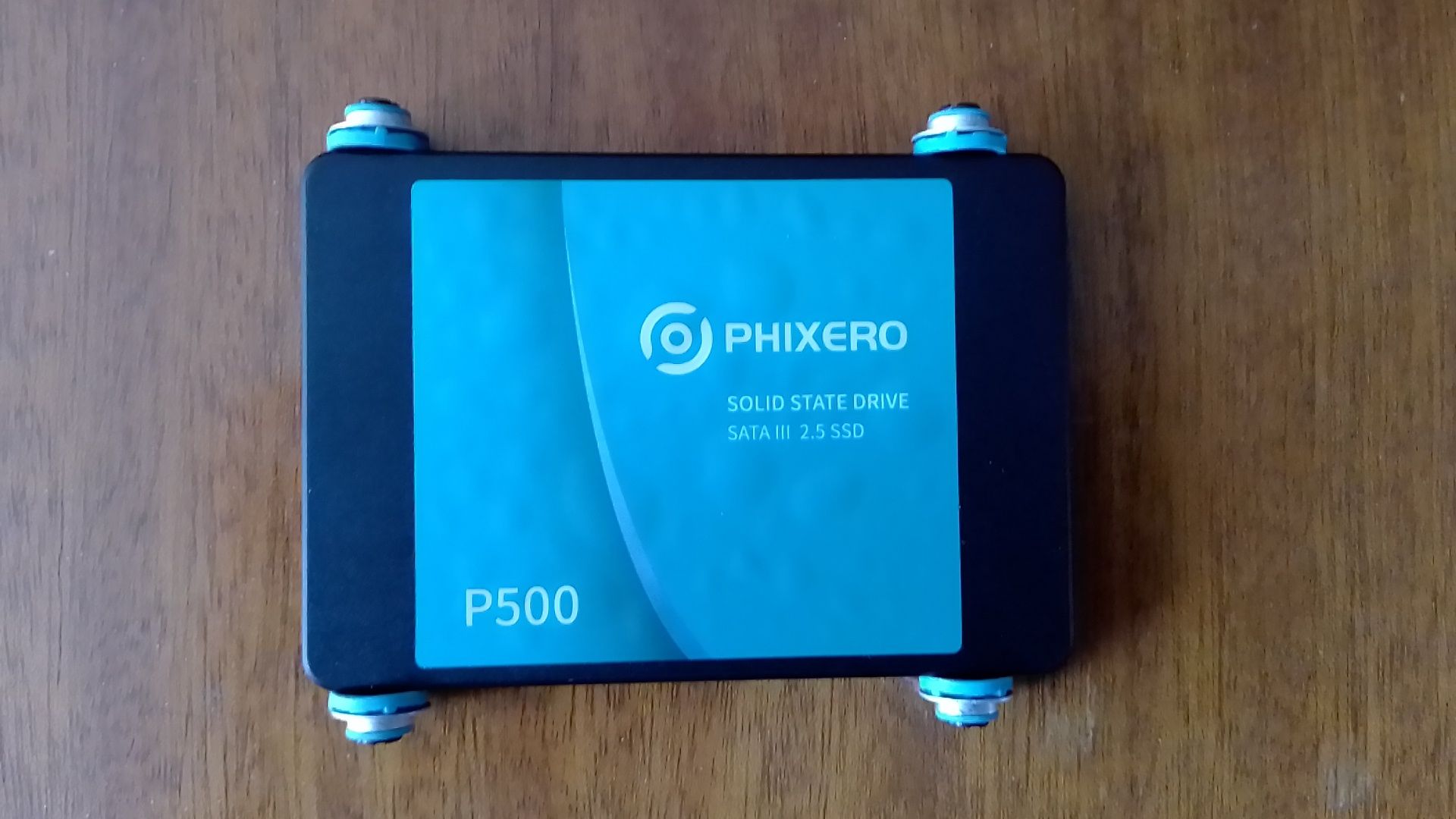 SSD 4tb PHIXERO P500 2.5" не работи