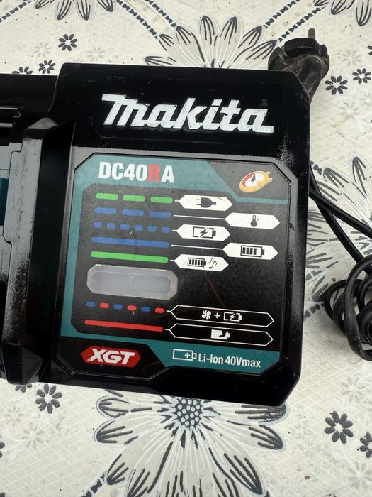 Бързо зарядно устройство Makita DC40RA, XGT, 40 V