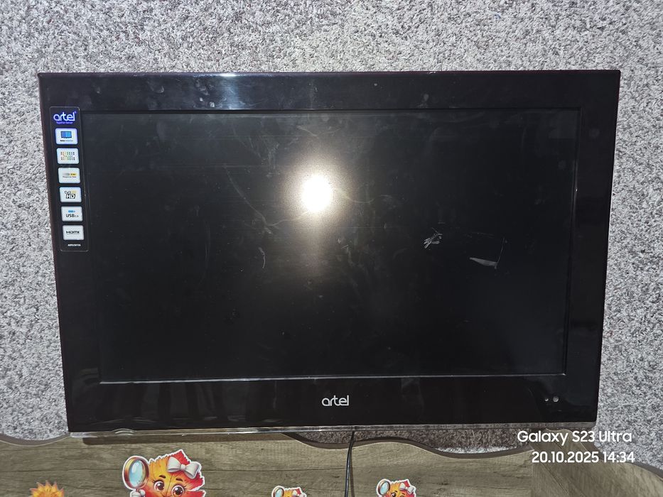 Artel 32 ekrani singan ishlab turgan telvizr