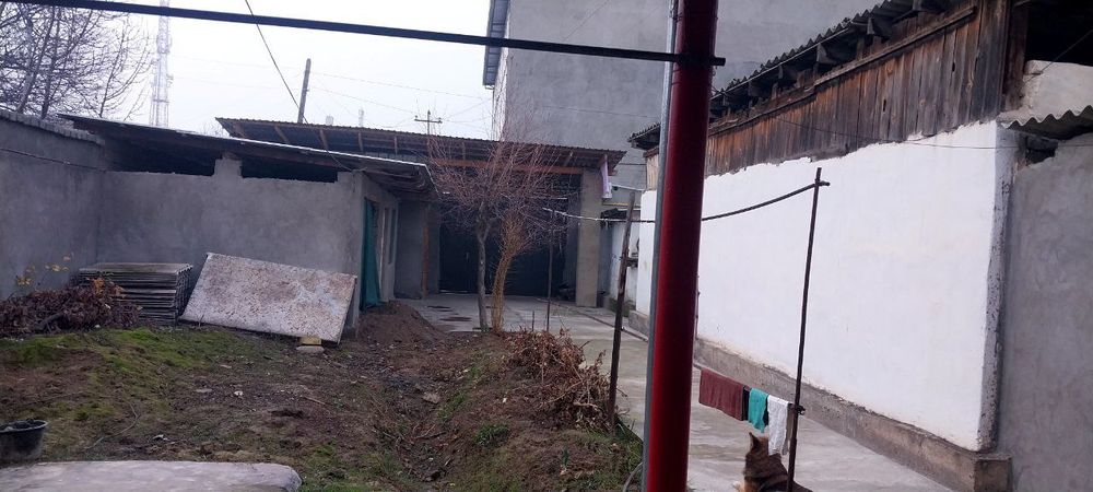 Uy sotiladi, 4 sotix.