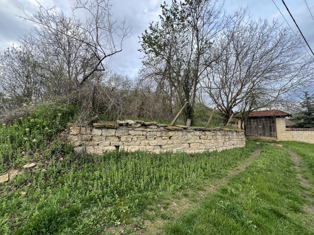 Продава парцел за жилищно строителство, пчелин 700 кв.м. с. Писарево.