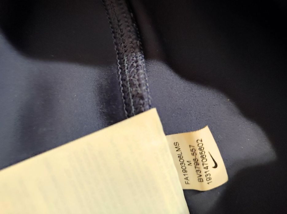 Клин Nike размер М обличан веднъж, като нов