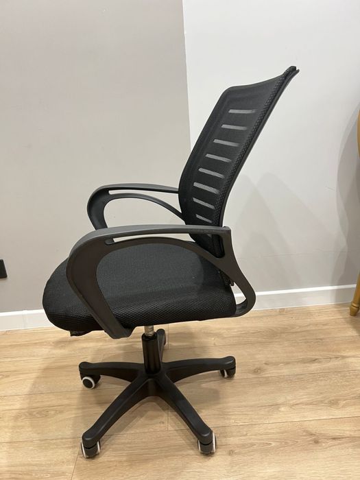 Продам 2 качественных стула дешево