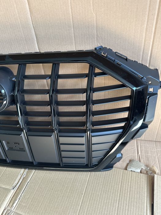 Grila Negru lucios AUDI Q3 F3 S-LINE cod 83a853651 Originala !