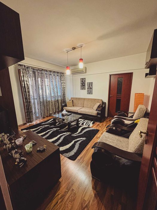 Apartament 2 camere de vânzare Strada Eroilor (lângă Farmacia Catena)