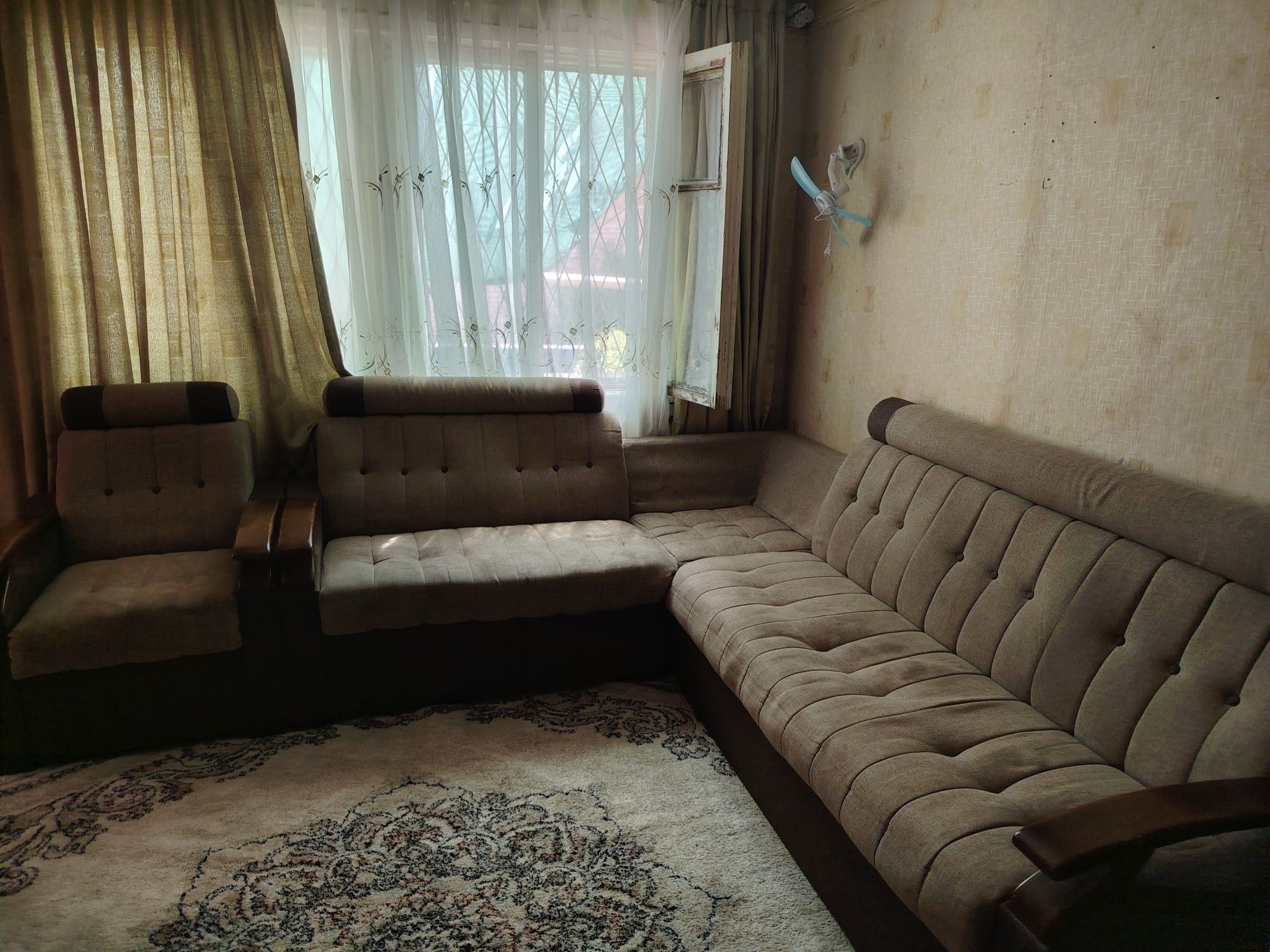 Срочно! продам, уголок+ кресло
