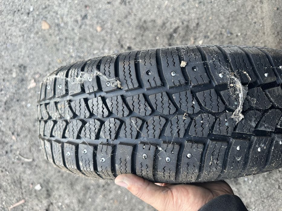 Продам комплект зимней резины 185/65/14