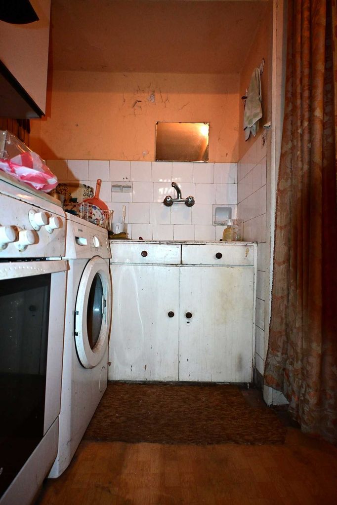 Продава се Двустаен апартамент в Перник, Център - 70 кв.м за 1358 €/кв.м - Снимка #2