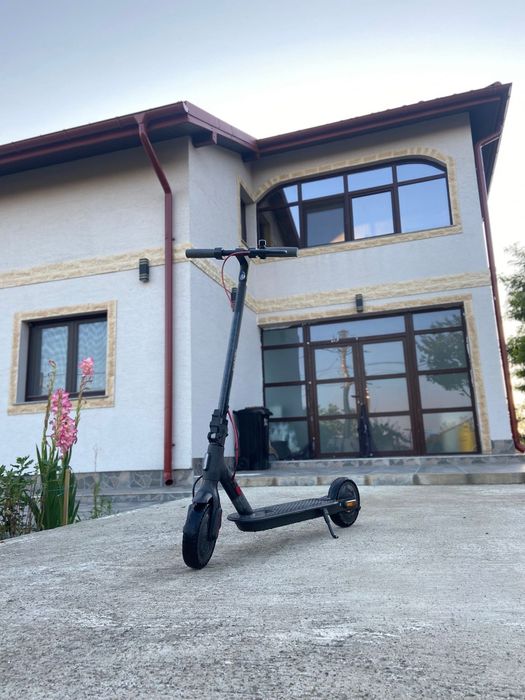 Vând trotineta electrica Xiaomi mi electric scooter 3 lite