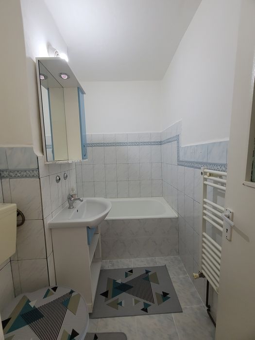 Închiriez Garsoniera