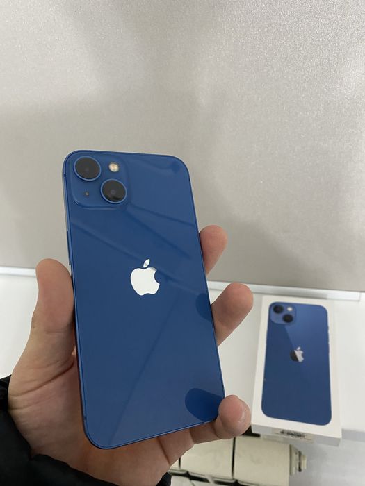 Айфон 13 синего цвета