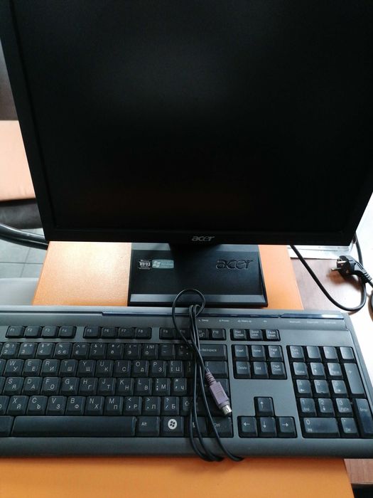 Продавам Монитор ASSER + подарок клавиатура.