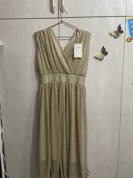 Платья , золотой цвет