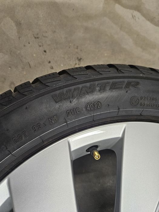 Оригинални джанти за Vw със зимни гуми Pirelli 205 50 17