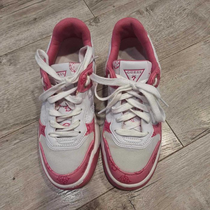 Спортни обувки Nike и Guess /90лв Nike и 80лв Guess/