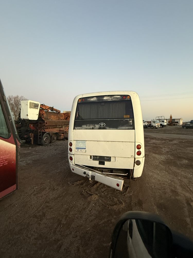 Автобус Toyota DYNA Caetano на части