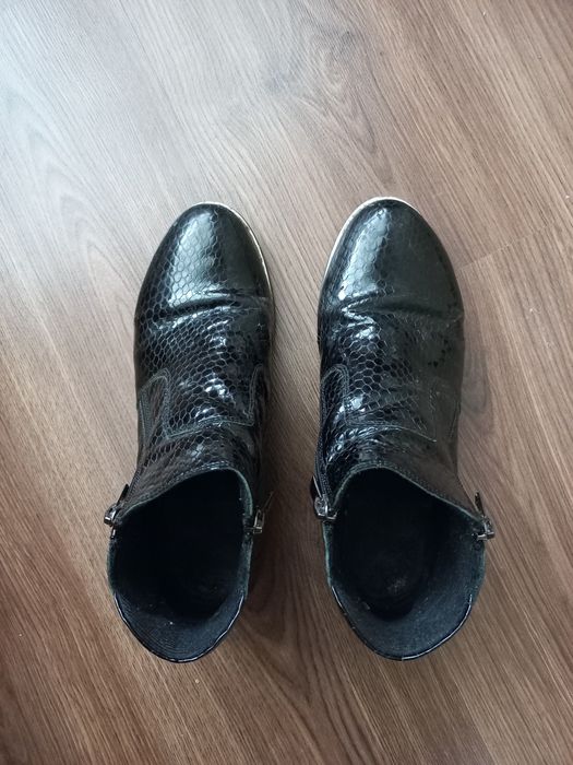 Продавам дамски боти