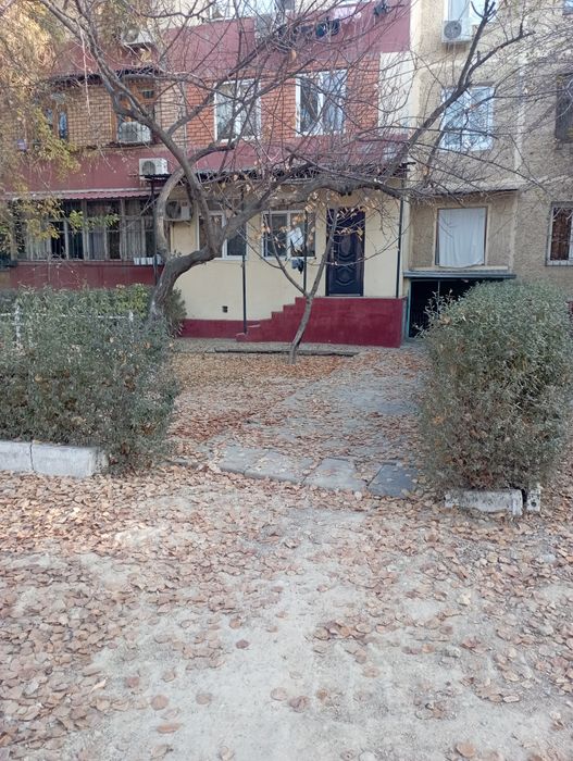 Продается 4 комнатная Чиланзар 19кв 4/1/4