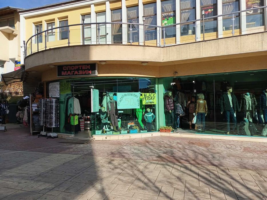 Дава се под наем Магазин в Смолян, Стар център - 45 кв.м за 800 € - Снимка #1