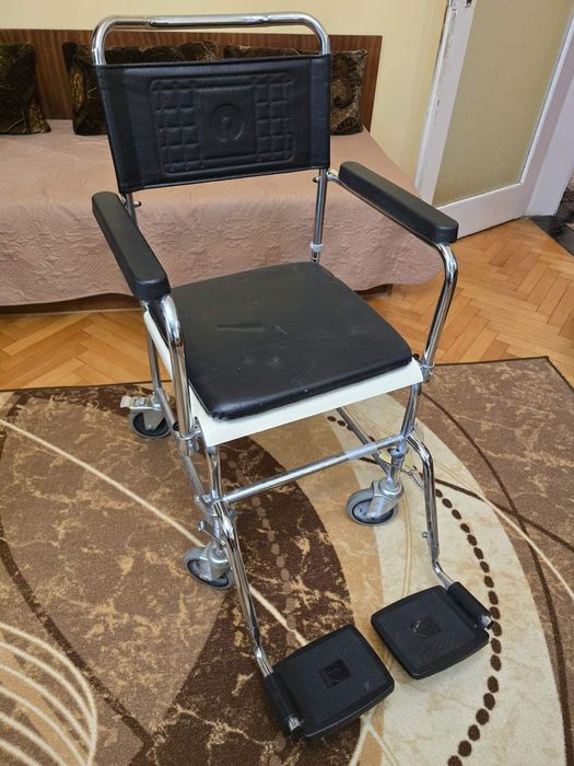 Тоалетен стол за баня и тоалетна