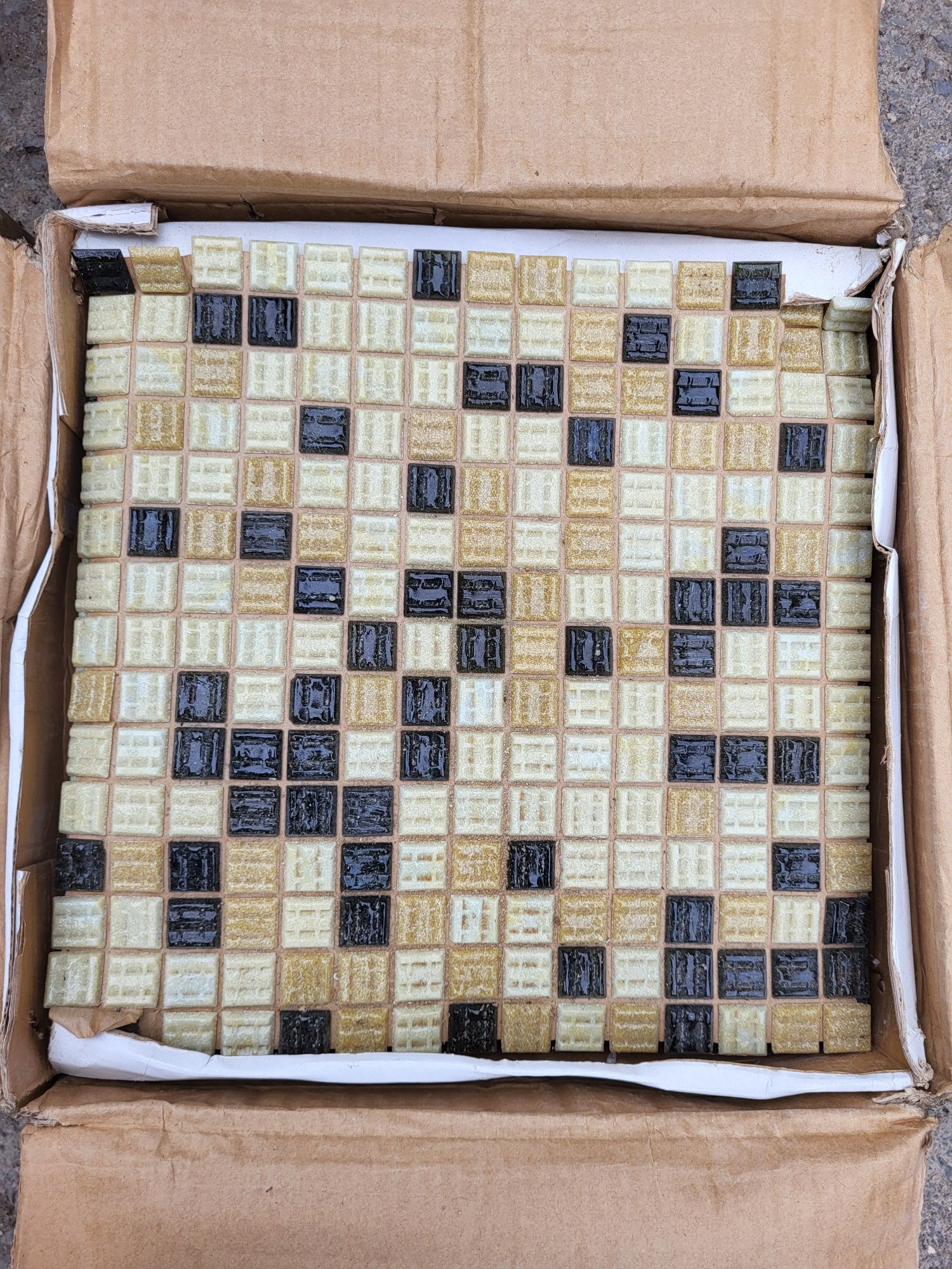 Продавам плочки за басейн