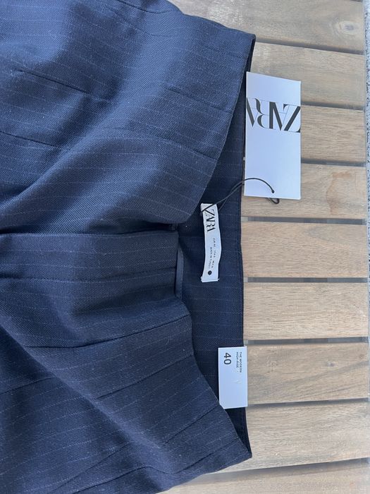 Pantaloni Zara Chinos noi