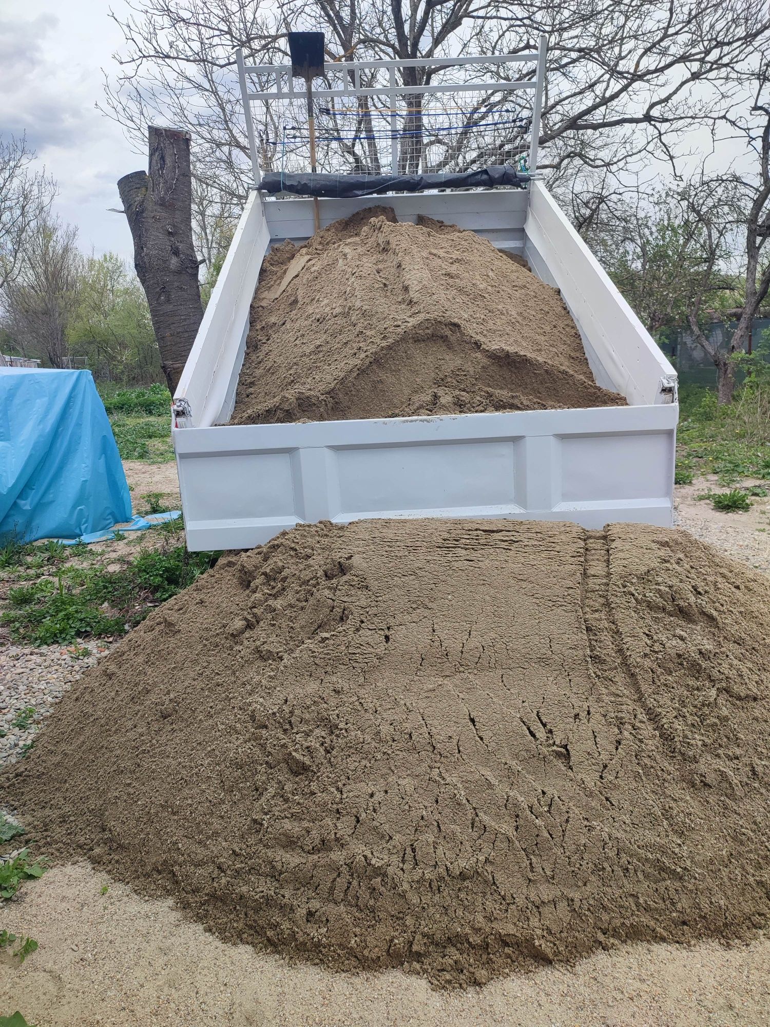Nisip, pietriș, pământ, baligar