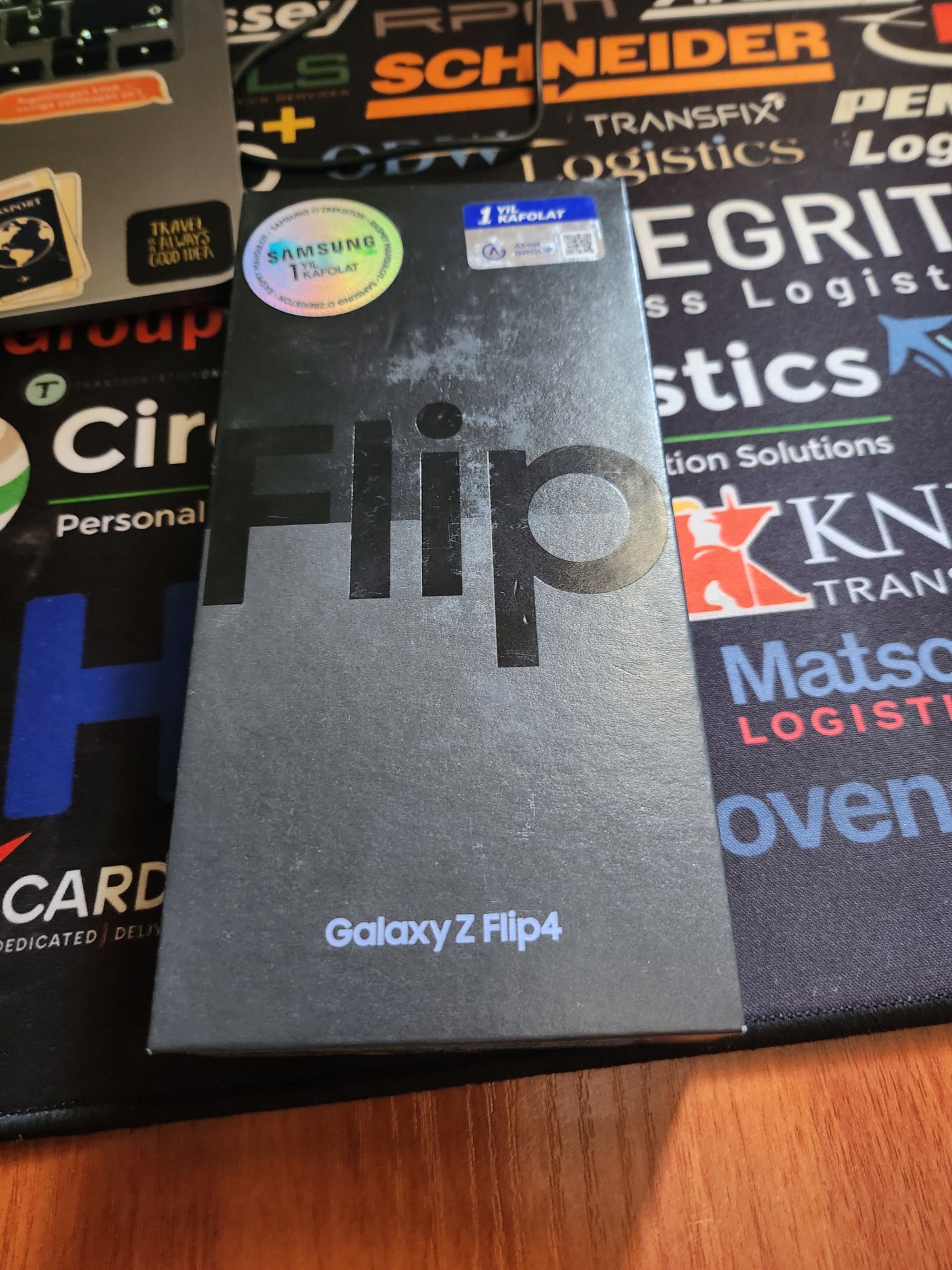 Z Flip 4, kafolati bilan! 8/128GB