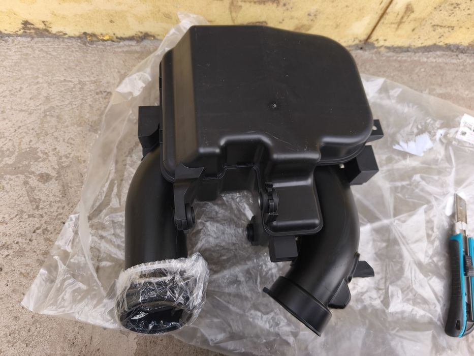 Резонатор воздушного фильтра накопитель Киа Сид kia ceed 28220J7100