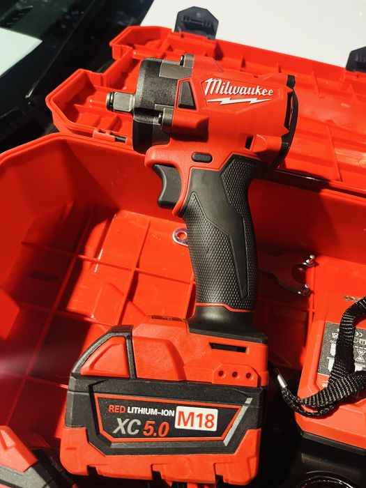 Flex & Filetanta Milwaukee cu 2 acumultatori 5 Ah + incarcator