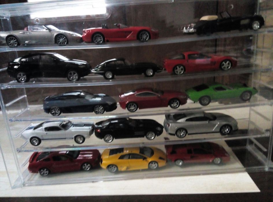 Masini de colecție, vitrina s a dat 190  ron