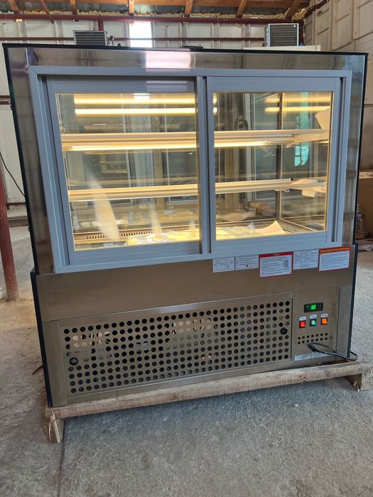 Vitrina frigorifica eleganta pentru patiserie/cofetarie/sandwich-uri