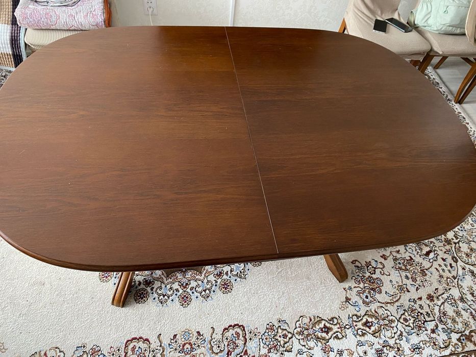 Раздвижной обеденный стол