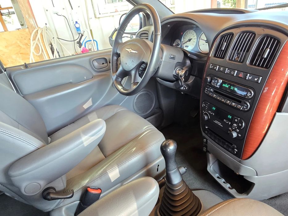 Chrysler Voyager 2.5CRD/Kожен салон/6+ 1места/Лизинг