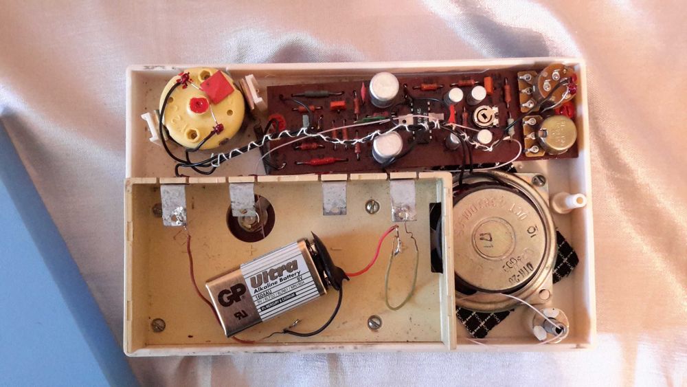 Ретро игрушка - детский электрофон (проигрыватель пластинок).